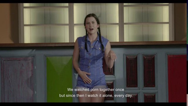 Молодые девчонки впервые пробуют секс втроем с мужиком #1