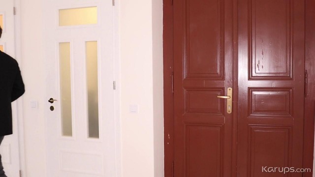 Голая девка закончила с мастурбацией и села на член друга #1