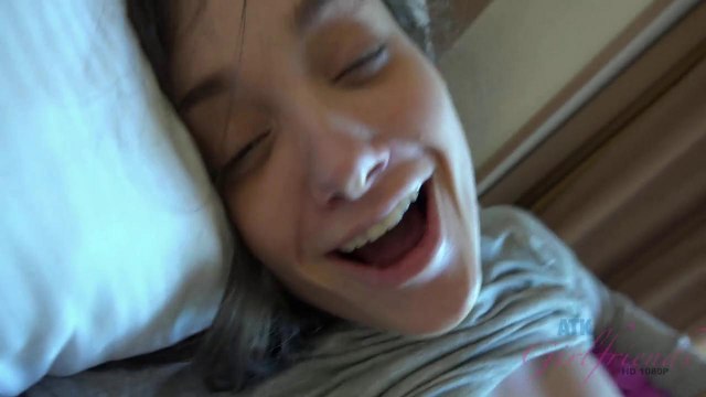 Пьяная позволила качку стянуть с себя трусики и жестко трахнуть в писечку #5