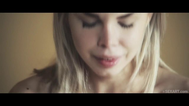 Блондинка готова бесконечно трахаться со своим любимым парнем