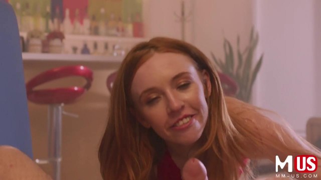 Подвез симпатичную рыжеволосую девушку до дома а она пригласила его на секс