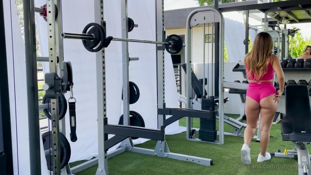 Качок трахает спортсменку с шикарной попкой #1