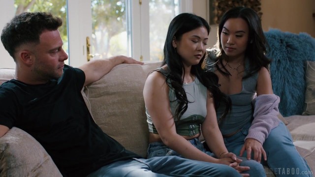 Эти две похотливые бабы делят ствол как профи, и это чертовски круто #2