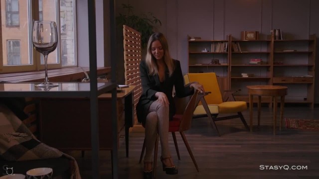 Без трусиков она смотрится гораздо лучше #1